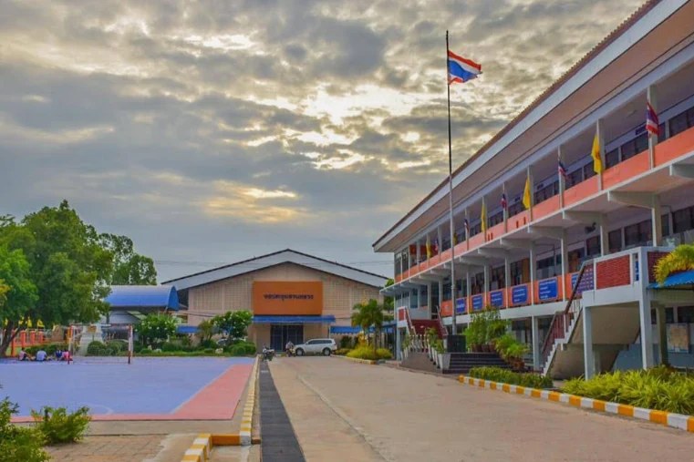 ภาพโรงเรียน โรงเรียนพานทอง