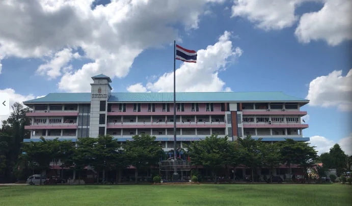 ภาพโรงเรียน โรงเรียนเตรียมอุดมศึกษาน้อมเกล้า นนทบุรี